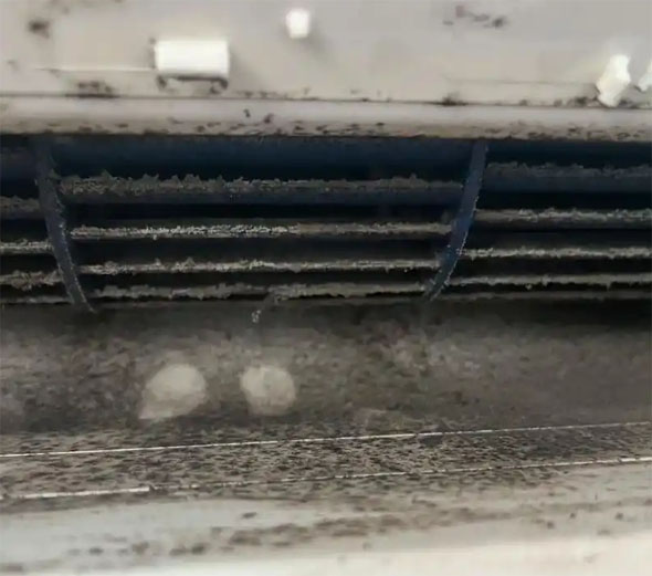 衡阳市空调吹的风有股烧焦味是怎么回事